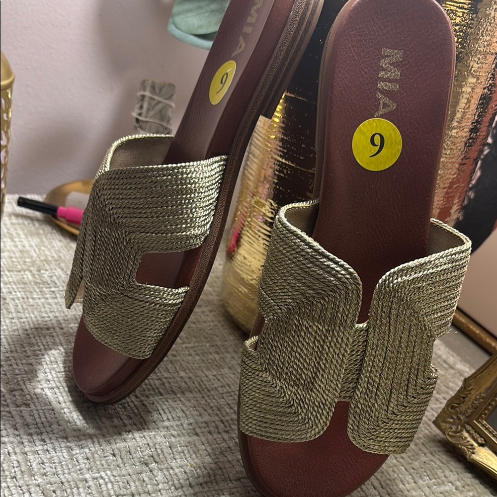 MIA Gold Sandals Elegant Slide Design